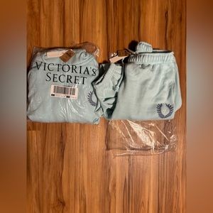 SOLD! NWT Victorias Secret PINK sweat suit